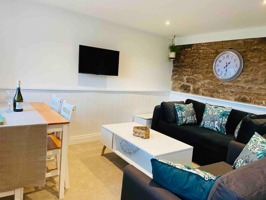 The Mill Stylish Rural Apartment With Beautiful Views Welsh Newton Common 외부 사진